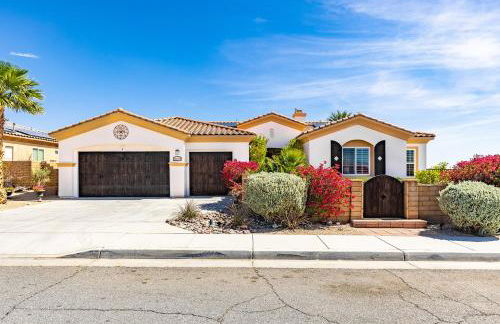 Mini Golf, Saltwater Pool & Spa by MariamsBnb - Foto 1