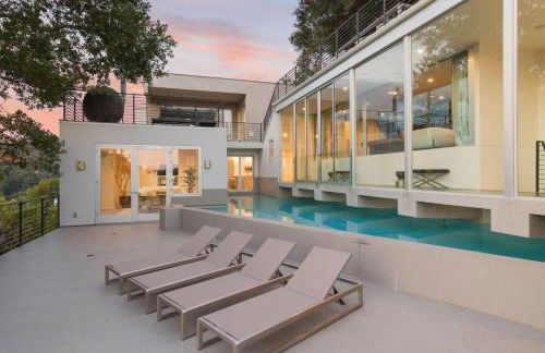 Spacious 4BR Retreat with Private Pool, Pool Table and Fast Wi-Fi Sleeps 9 Quiet Clinton Location - Foto 1