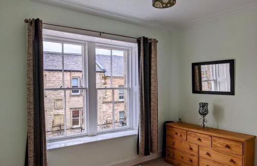 Huge 4 Bed Apt - Perfect Base to Explore The Borders - Foto 7