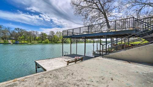 Guadalupe Riverfront Studio w/ Private Balcony - Foto 3