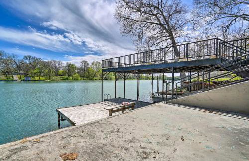 Guadalupe Riverfront Studio w/ Private Balcony - Foto 3