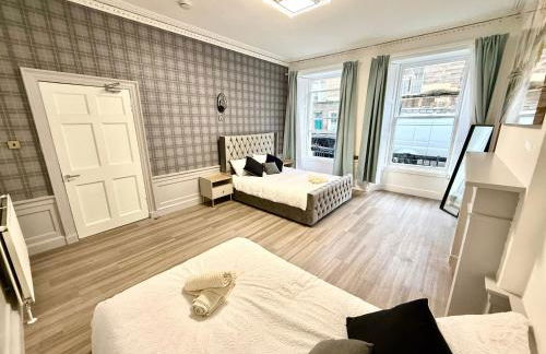 The Handy Hub Luxury Victorian Apartment - Fast WiFi & Central Edinburgh - Photo 13