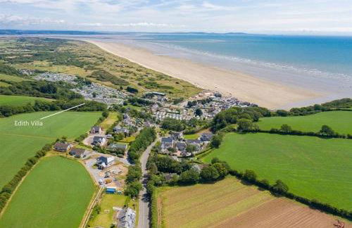 Pendine Sands Edith Villas - a luxury seaside home with beautiful sea views - Photo 7