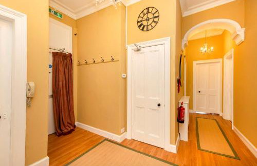 JOIVY 5 Bedroom Apt Near Meadows & George Square - Foto 68