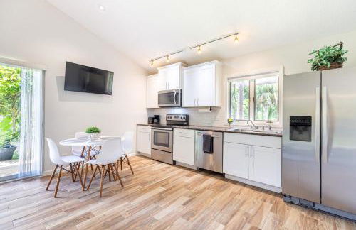 Escape to Our Private Guest House in Jupiter Farms - Photo 1