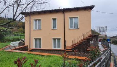 Wayne's house, a short walk to the waterfalls - Foto 2, Garden, Garden view