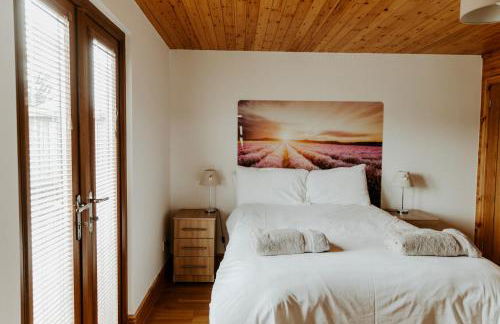 FAIRVIEW FARM Holiday Accommodation 14 Luxury Lodges, Cabins, Dog Friendly, Suitable for Couples, Families and Groups, Wedding Guests , Corporate events, Sleeps 2-65 guests in Ravenshead, Nottingham near Sherwood Forest, set in 88 acres - Photo 38