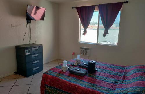 Crown Inn & Suites - Foto 37