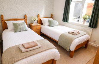 Big Group Bungalow, Sleeps 9, Perfect for Families - Photo 42