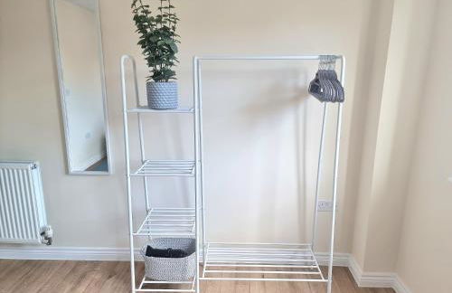 Stylish Spacious 4 Bed Townhouse near station with Parking & High Speed WiFi - Foto 17