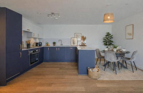 2-Bedroom Modern apt with Gym, roof terrace, Free Parking and 3 min walk to train st - Foto 7