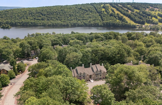 Highland Hideaway by Avantstay Group Poconos Retreat w Patio Game Room - Foto 55