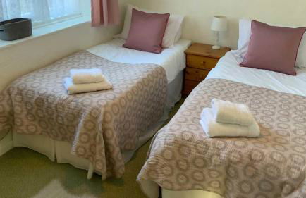 Cider Cottage - 3 Bedroom - Onsite Parking - Photo 11