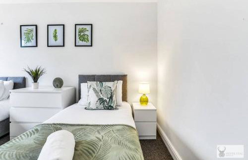 Modern 4-Bedroom Gem Family & Business Friendly - Foto 2
