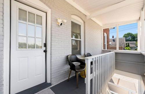 NYC Access 4BR Duplex Sleeps 10, Free Parking - Foto 36