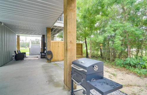 Modern Waveland Home with Deck - Walk to the Beach! - Foto 23