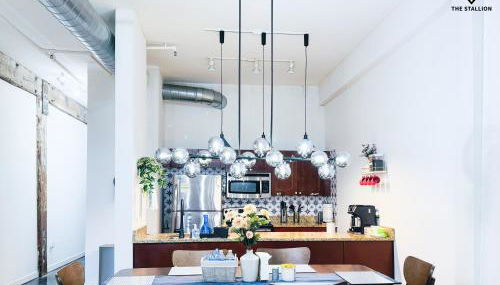 The Stallion #101 - 1BD Modern Loft with Private Patio - Walk to various attractions - Foto 3