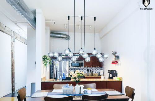 The Stallion #101 - 1BD Modern Loft with Private Patio - Walk to various attractions - Foto 3