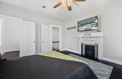 West High 3BR Private Backyard Petersburg Gem - Foto 6