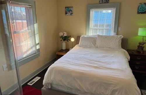 Spacious 5BR Midtown - Near Zoo and Liberty Bowl - Photo 36