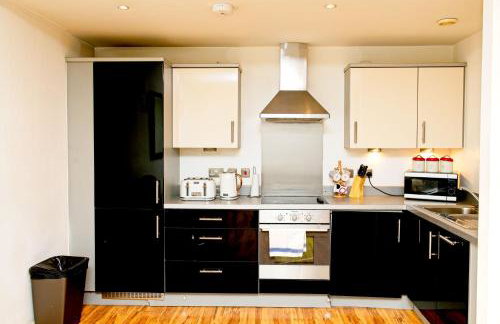 Birmingham City Centre Beautiful Apartment Walking Distance to Bullring Shopping Centre Private Parking - Photo 14