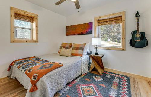 Remote Home with Deck and Grill in Scenic Tuckasegee! - Foto 14