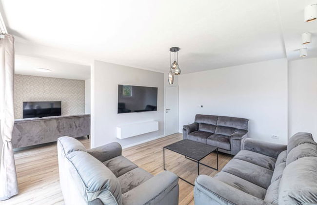 Expansive Retreat With Private Pool & Bbq, Near the Beach - Foto 15