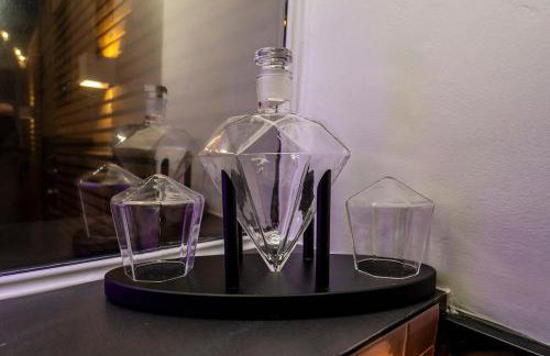 Play Queen - A Playful Unique Hot Tub Retreat - Foto 16