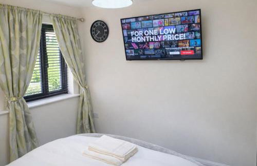 Spacious 4 Bedroom House in Milton Keynes for Families, Groups and Contractors - Foto 7