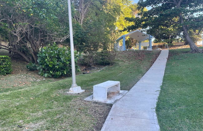 Ocean View 2 Bed 1 Bath 2 Parkings Pool - Photo 19