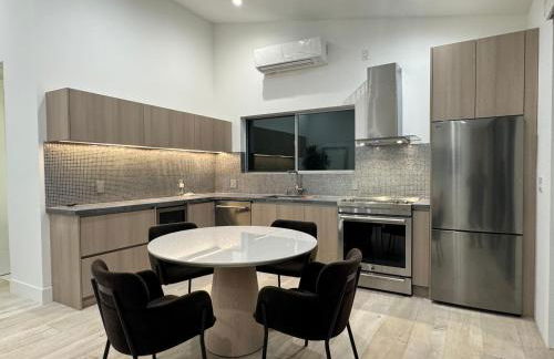 The Arts House - Private and Gated Home in Silver Lake with Pool & Views - Photo 37