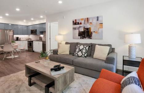 Elevator-King Bed-Walk Downtown-Free Garage Parking-Laundry - Foto 44