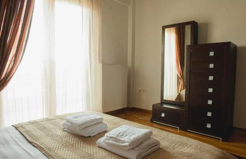 Ellie's Hospitality - Photo 2