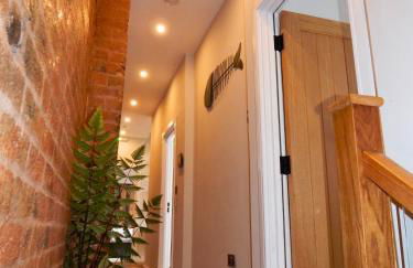 DJH Homes - Luxurious and chic 3BR Grade II Industrial House with log burner and electric blinds - JQ, Birmingham City - Foto 16