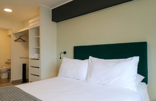 w Spectacular 2BR in the Heart of Miraflores - Photo 11