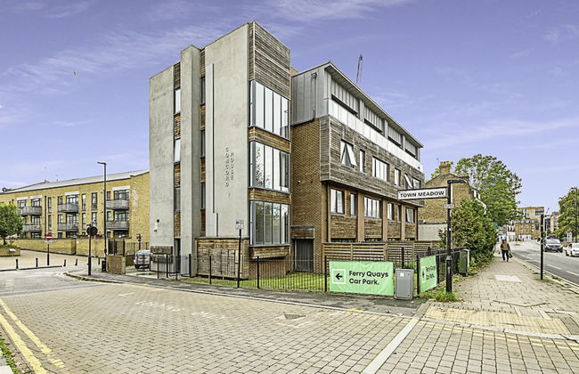 Chic and Contemporary Retreat in Brentford - Foto 25