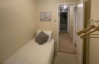 Cosy House- Sleeps 7 Centrally Located Free Parking, Fast WIFI Smart Tv with Sky and Netflix Business Travellers Relocators Leisure Welcome - Foto 41