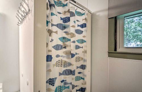 The Den Raymond Home with 200 Feet of Sandy Beach! - Foto 19