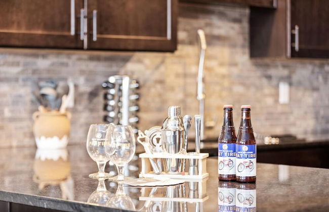 Spectacular Townhome Near Breweries and River District! - Foto 6