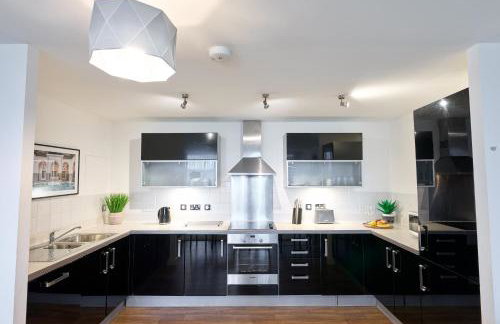 ShortstayMK Vizion apartments, with free superfast wi-fi, parking - Foto 42