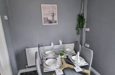 Comfy stays, Rotherham for contractors & Families, spacious, conservatory, free parking, wifi, 3BDR - Foto 61