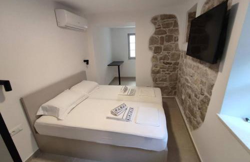 The center of Split, renovated stone house - Photo 15