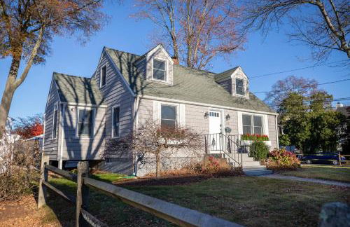 Renovated Cape Near Beach with Fire Pit - Foto 43
