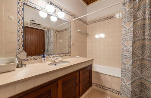 Peaceful Vacation Villa - Foto 41