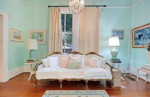 4BR 3 BA HUGE, Balcony, Cemetery, Streetcar sleeps 8! - Photo 3