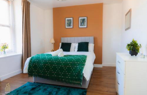 Modern 2BR Apartment - Prime Location Near Beach & Town - Sleeps 5 - Foto 4