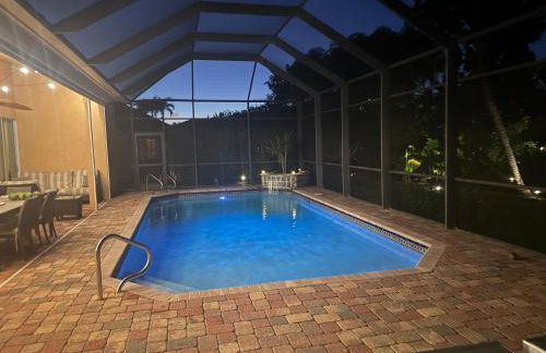 Spacious Naples Lakefront Pool Home Minutes from Downtown! - Foto 3