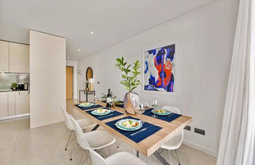 2-Bedroom Beachside Apartment with Pool & Parking - Foto 10