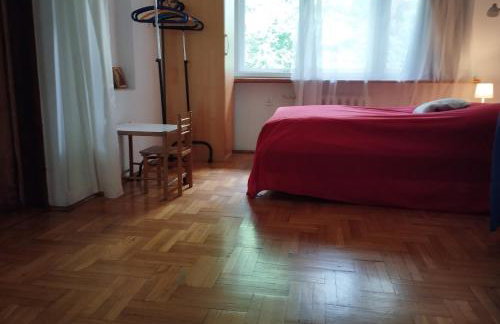 Pokój w domu z ogrodem w Milanówku - Foto 7