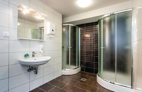 Gorgeous Home In Mravince With Sauna - Photo 51